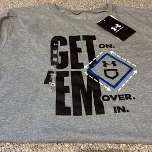 Under Armour boys size XL  Gray Graphic T-Shirt